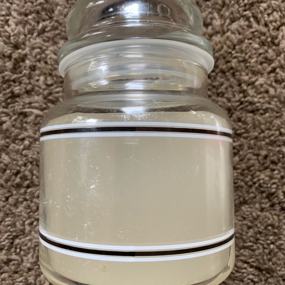 Yankee Candle Black Band "Snow Magic" 14.5 oz - Picture 3 of 5